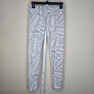 ALO Yoga Palm Springs Airbrushed White Gray Leaf Pattern Leggings Size Small